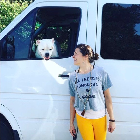 Meet your Posher, Chloe - Picture 3 of 8